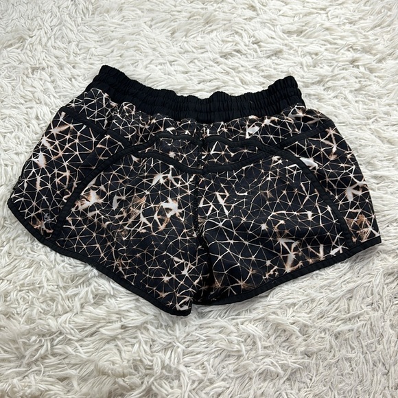 Lululemon Tracker Short III *4-way Stretch Star Crushed Multi / Black - Picture 5 of 6